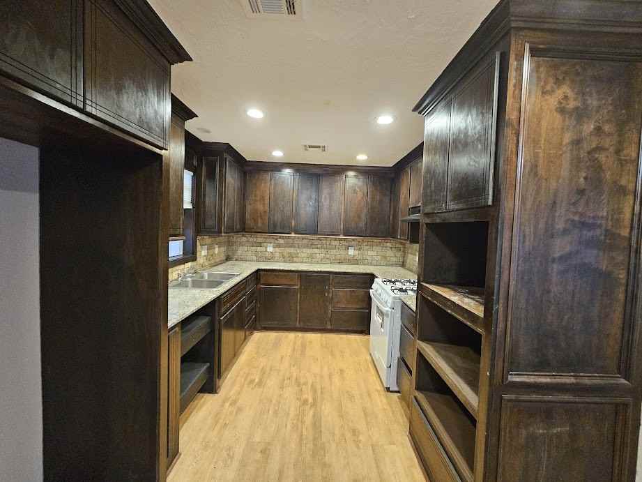 4805 Chester St - Photo 3 of 19