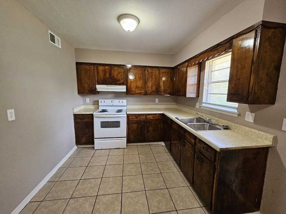 720 Ne 79th Pl - Photo 2 of 15