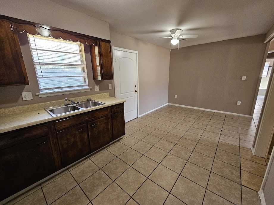 720 Ne 79th Pl - Photo 3 of 15