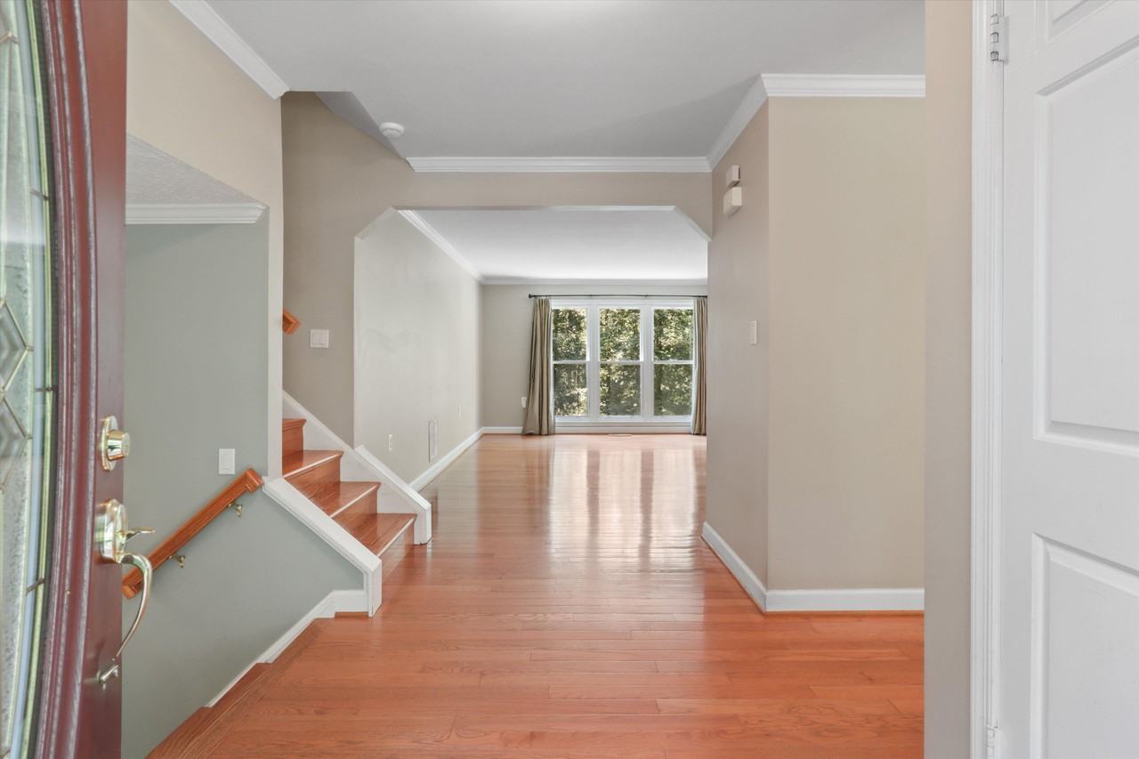 10107 Minburn St - Photo 3 of 44