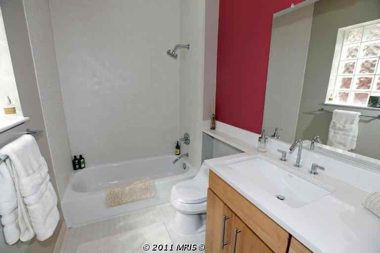 1348 Euclid St Nw #307 - Photo 7 of 9