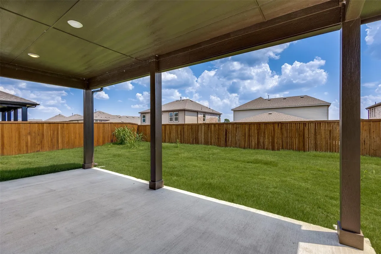 749 Windsor Dr #NA - Photo 4 of 33