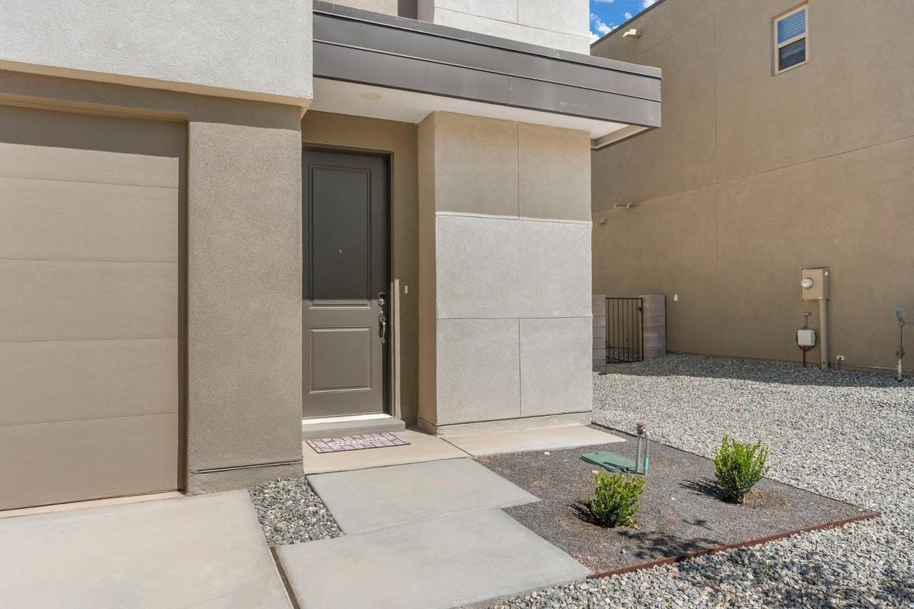 5643 Linq Pl Ne - Photo 2 of 26