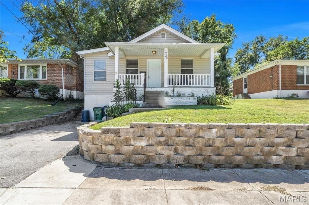 330 Lithia Ave - Photo 3 of 34