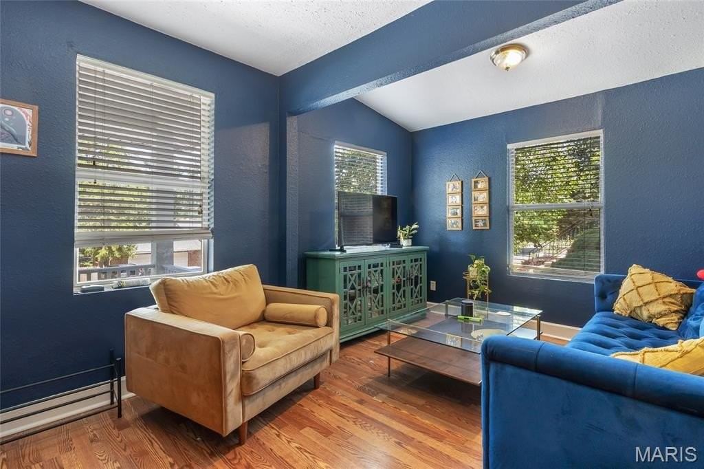 330 Lithia Ave - Photo 7 of 34