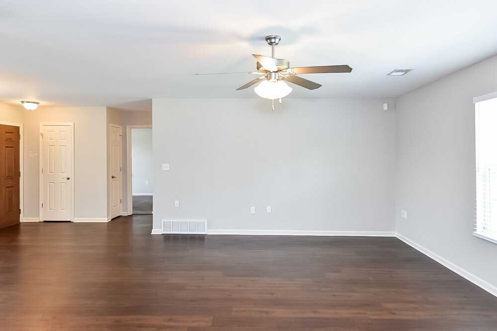 4085 Colton Dr - Photo 4 of 16