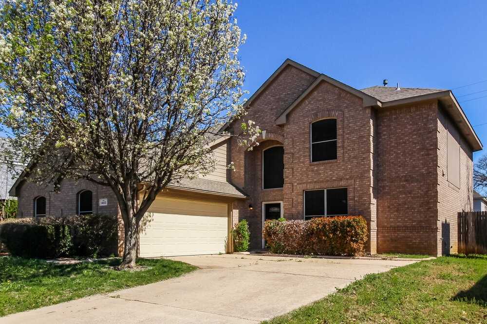 1483 Applewood Dr - Photo 4 of 17