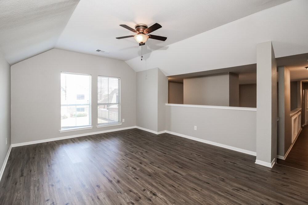 1483 Applewood Dr - Photo 5 of 17