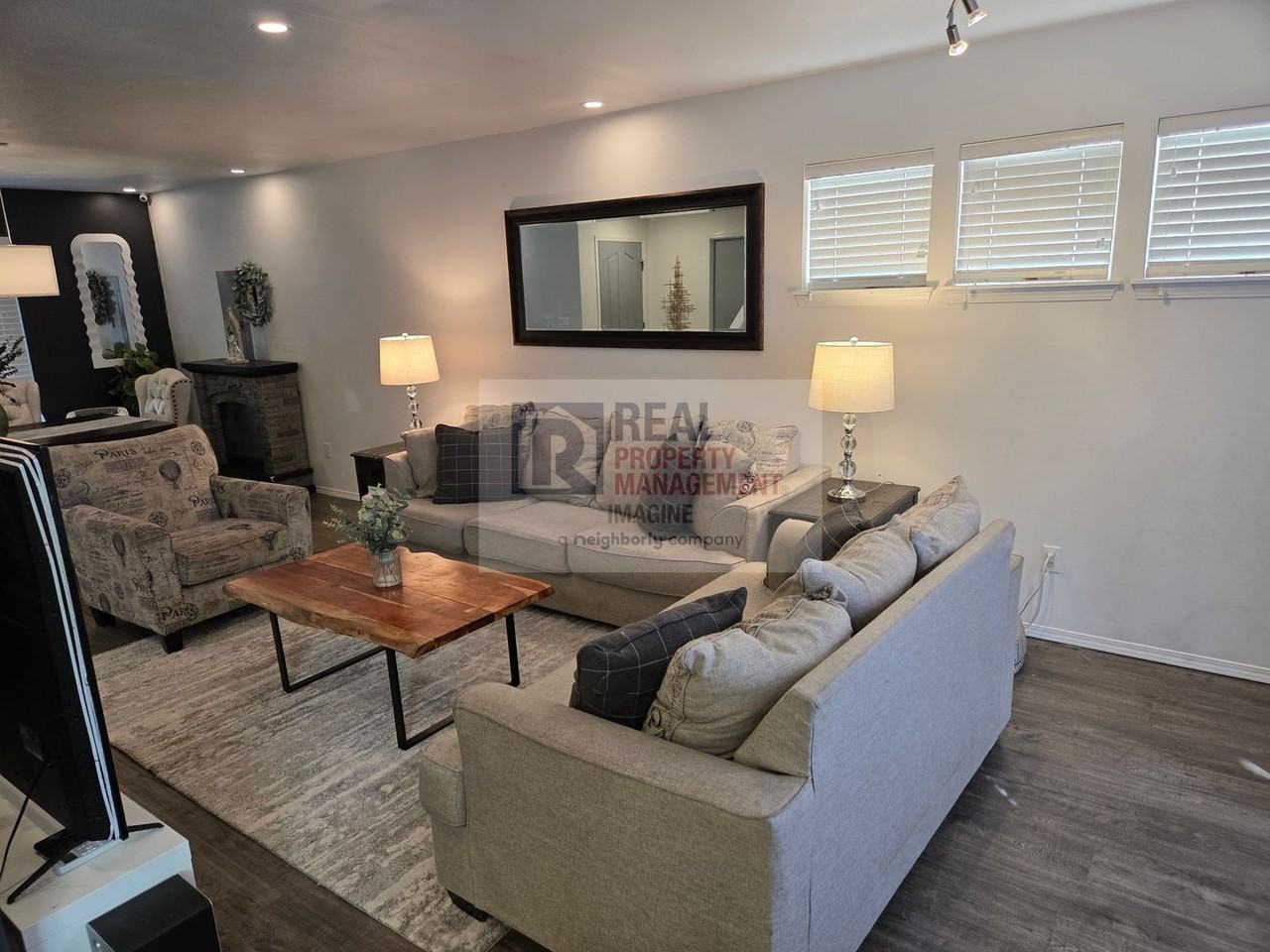 2741 Mcneil St - Photo 6 of 37