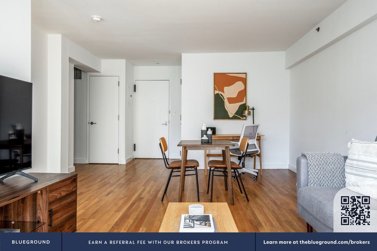 101 West 15th Street - Photo 5 of 50