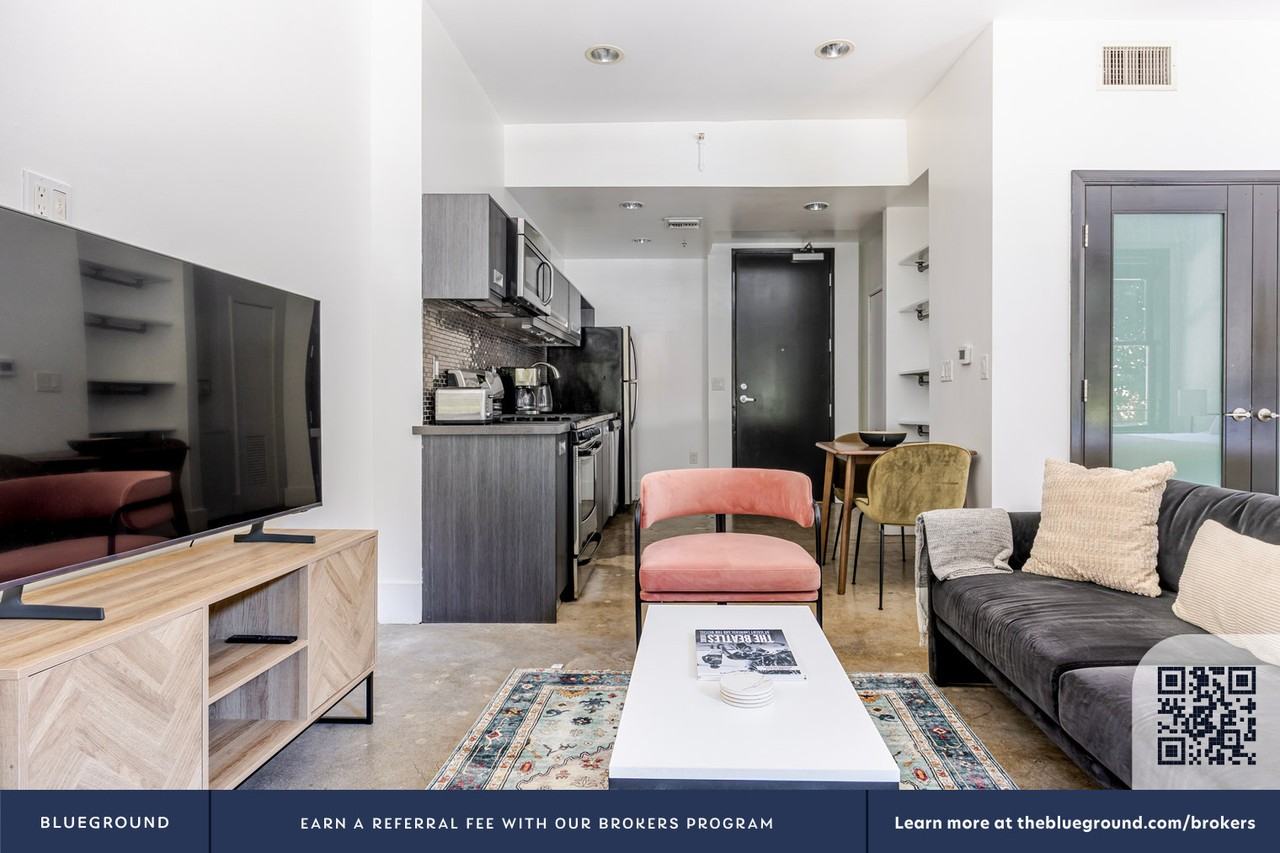 810 S Spring St #1424 - Photo 5 of 23