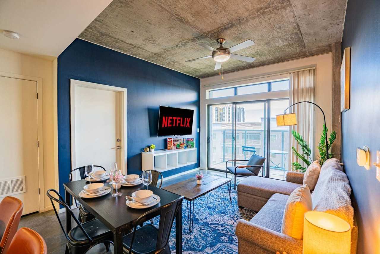 333 E Roosevelt St #1263046P - Photo 2 of 50