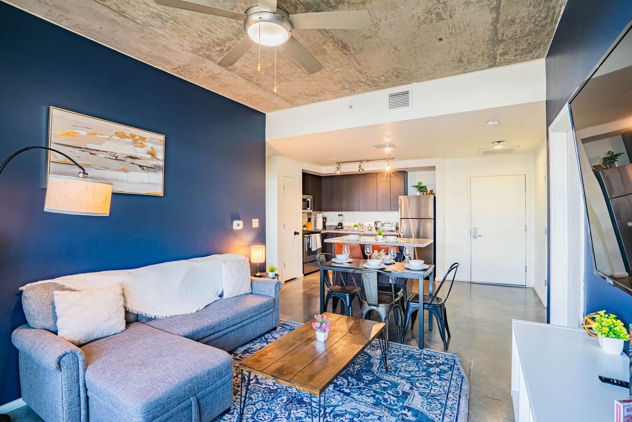 333 E Roosevelt St #1263046P - Photo 3 of 50