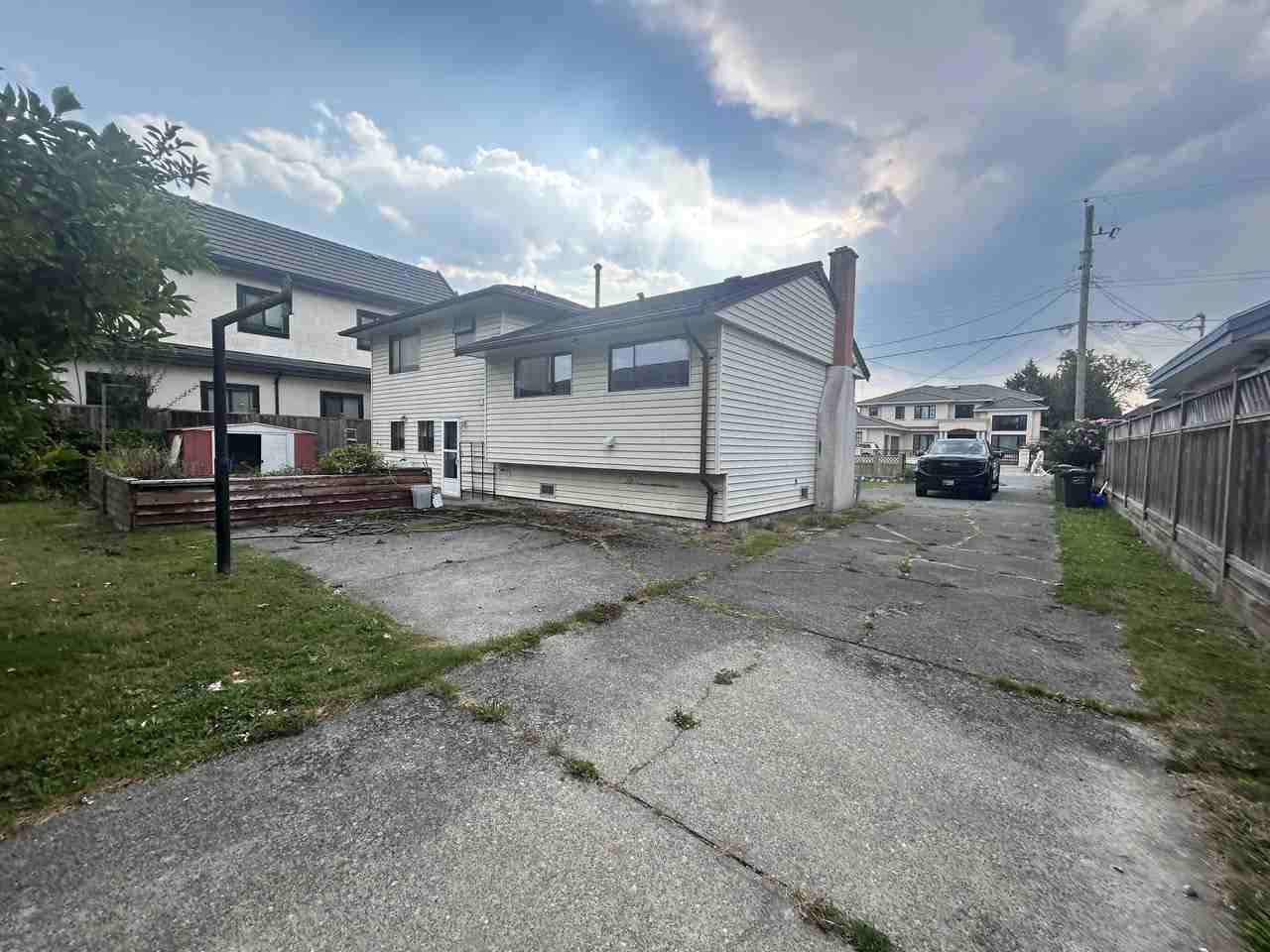 9460 Pinewell Crescent - Photo 2 of 18