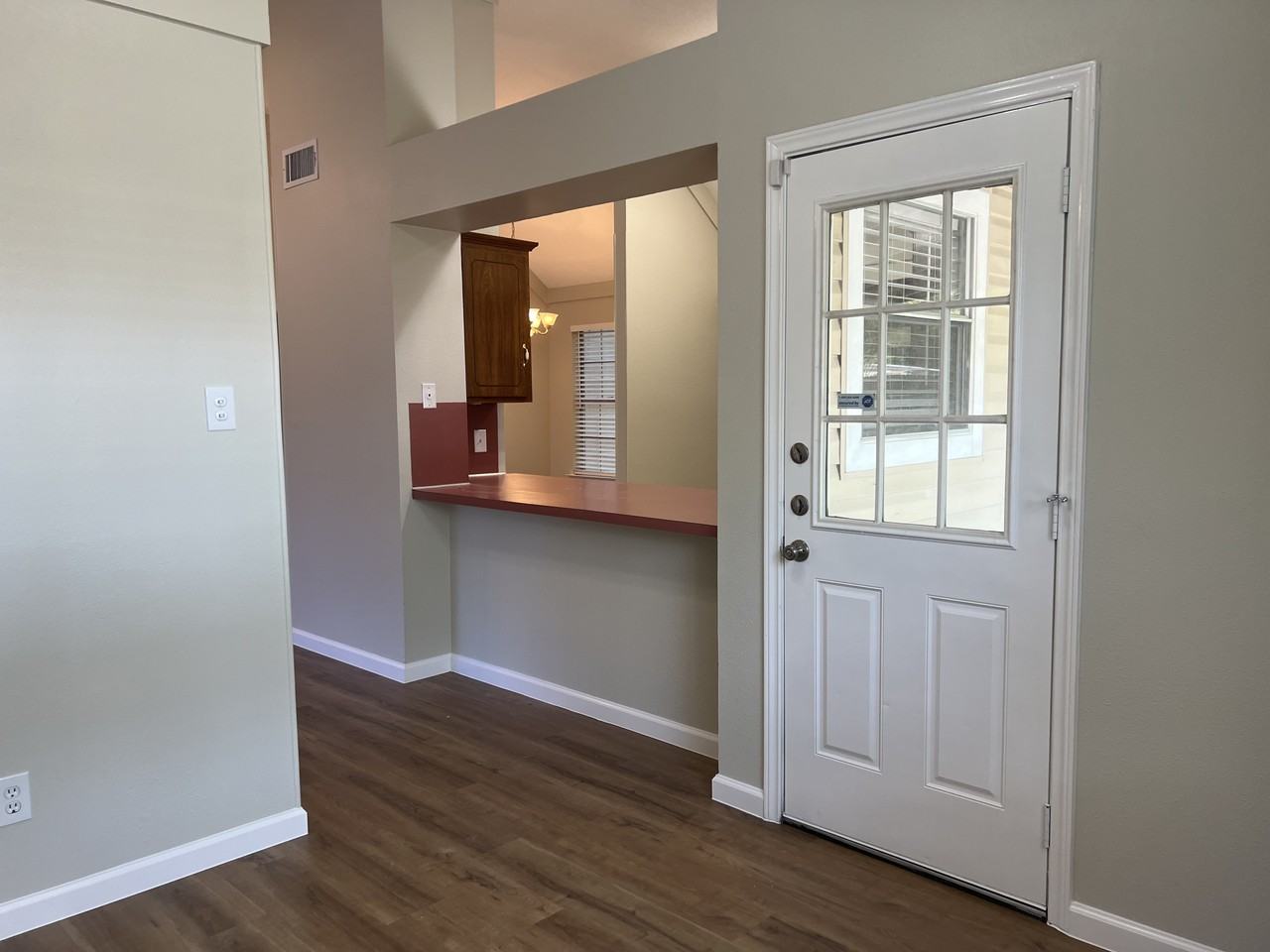 215 Loyola Drive - Photo 3 of 23