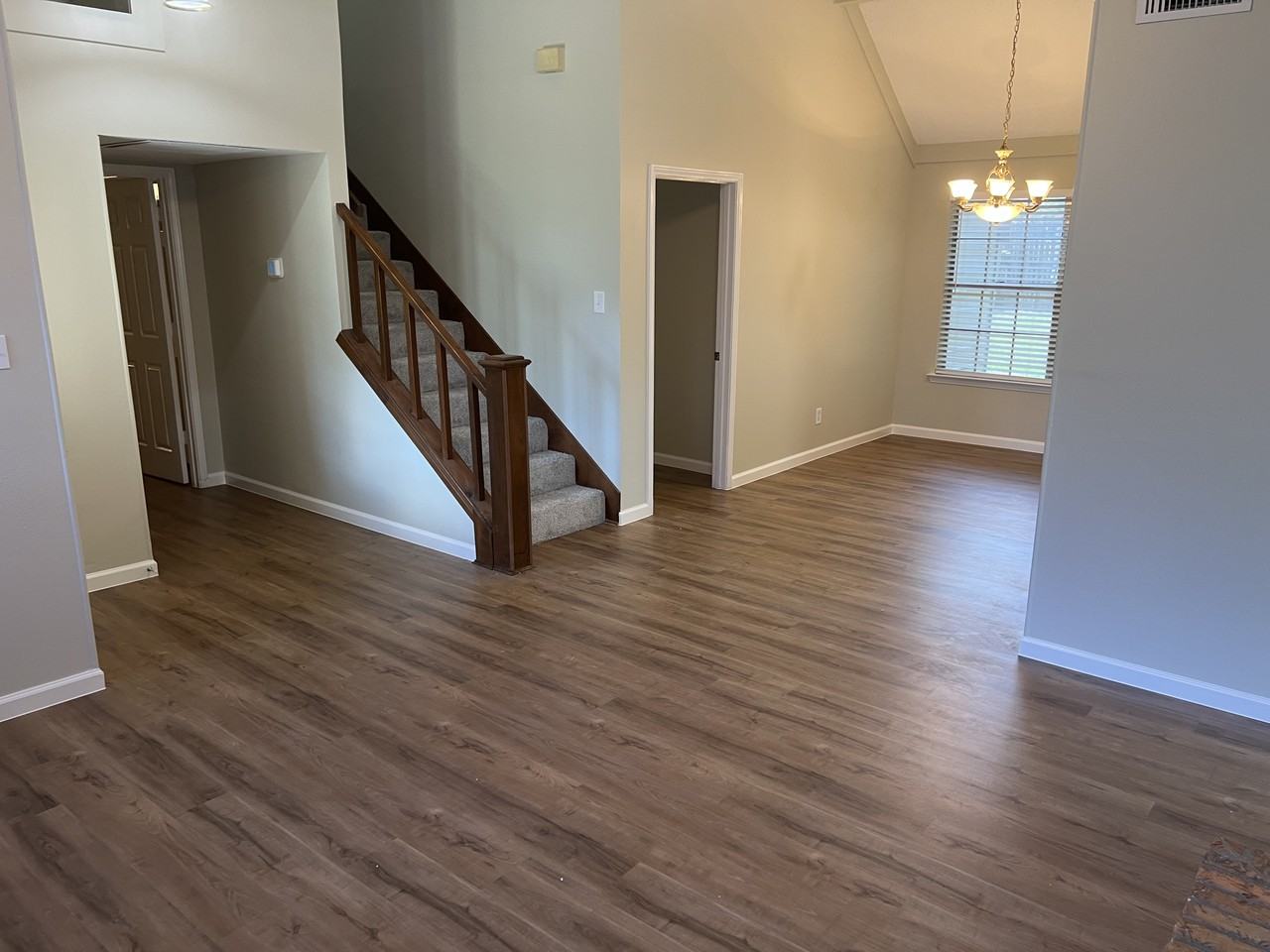 215 Loyola Drive - Photo 2 of 23