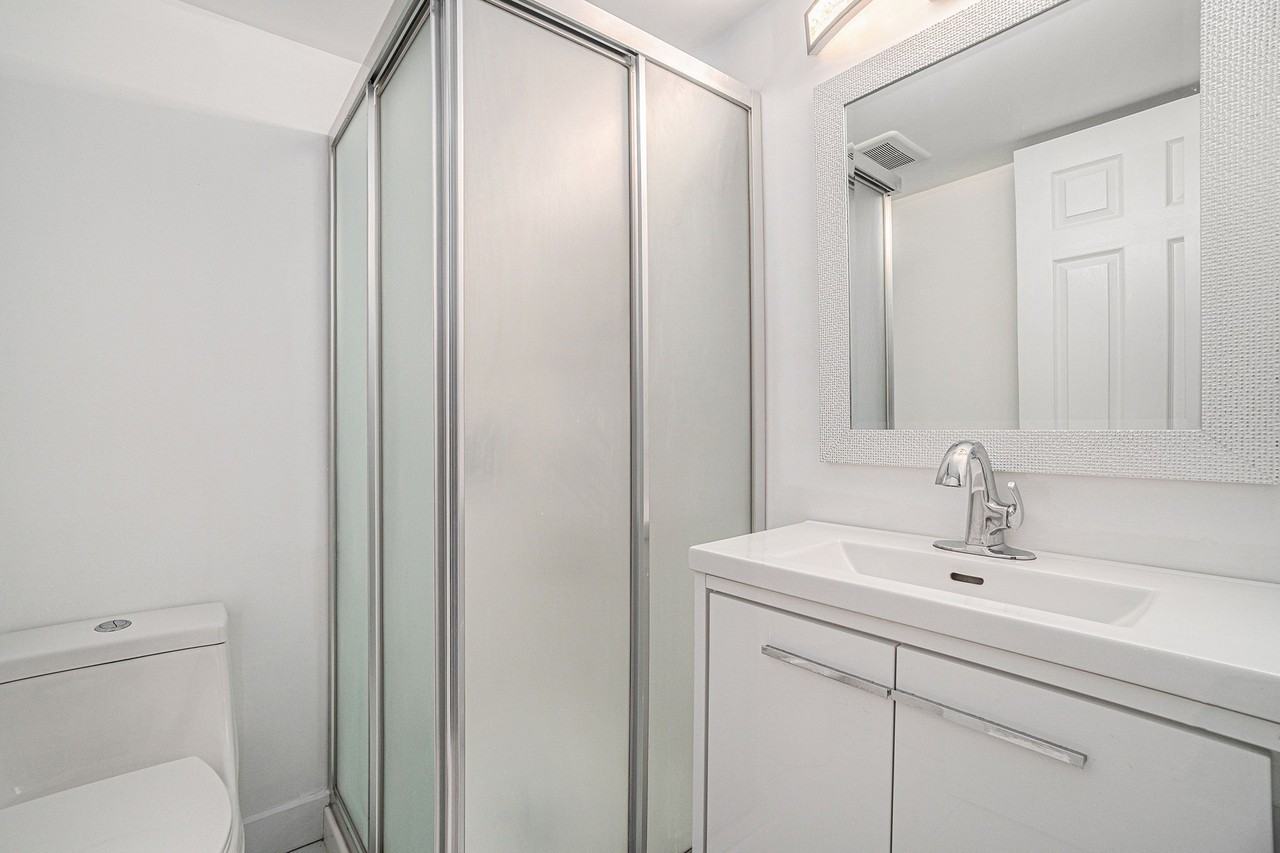 17 Overlake Dr #B - Photo 6 of 18