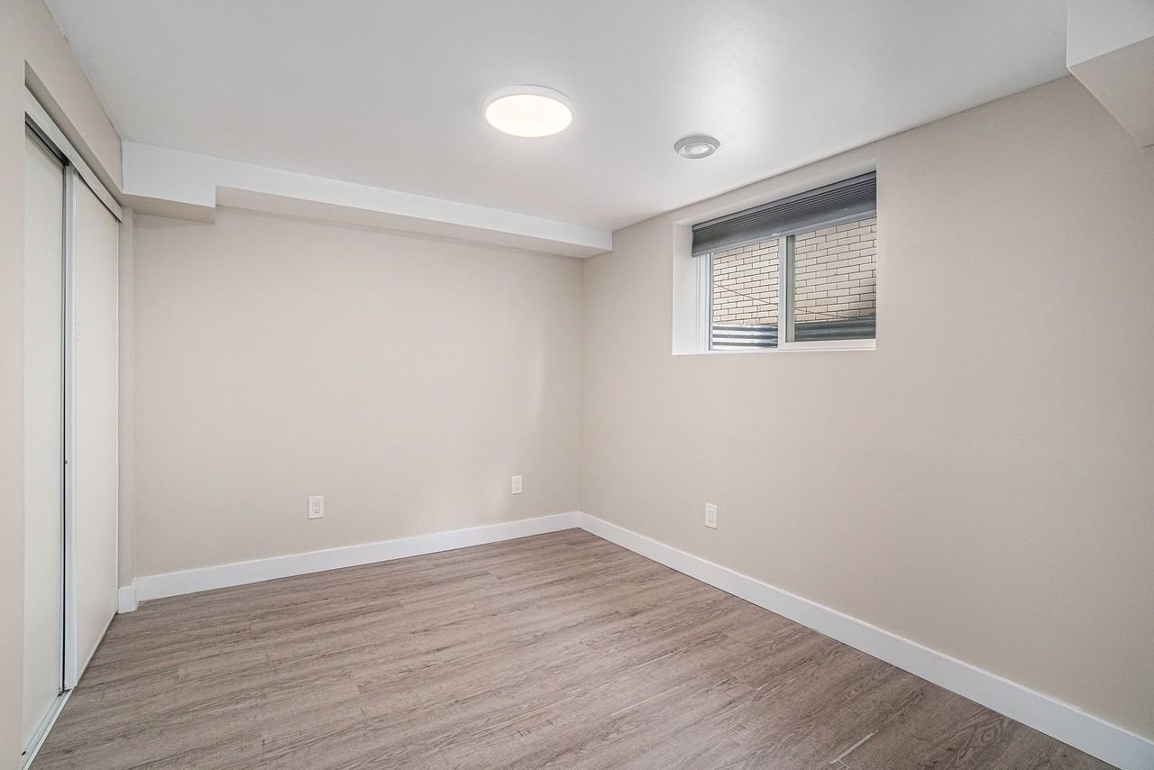 17 Overlake Dr #B - Photo 4 of 18