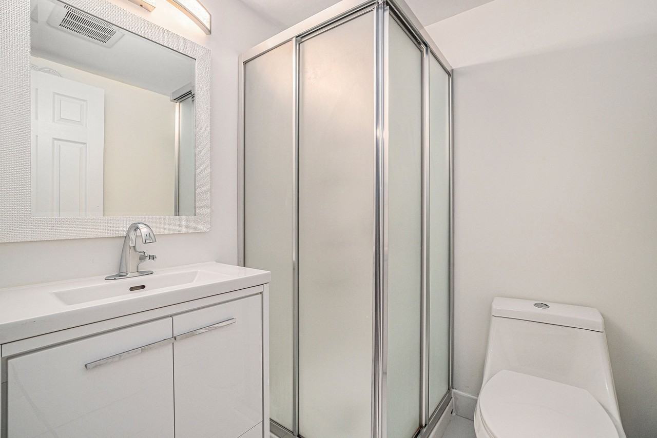 17 Overlake Dr #B - Photo 6 of 18