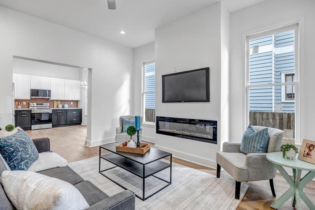 1827 N Market St - Photo 2 of 7