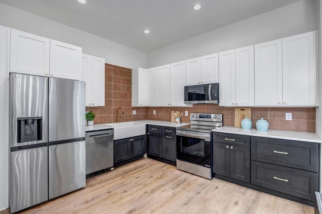 1827 N Market St - Photo 3 of 7