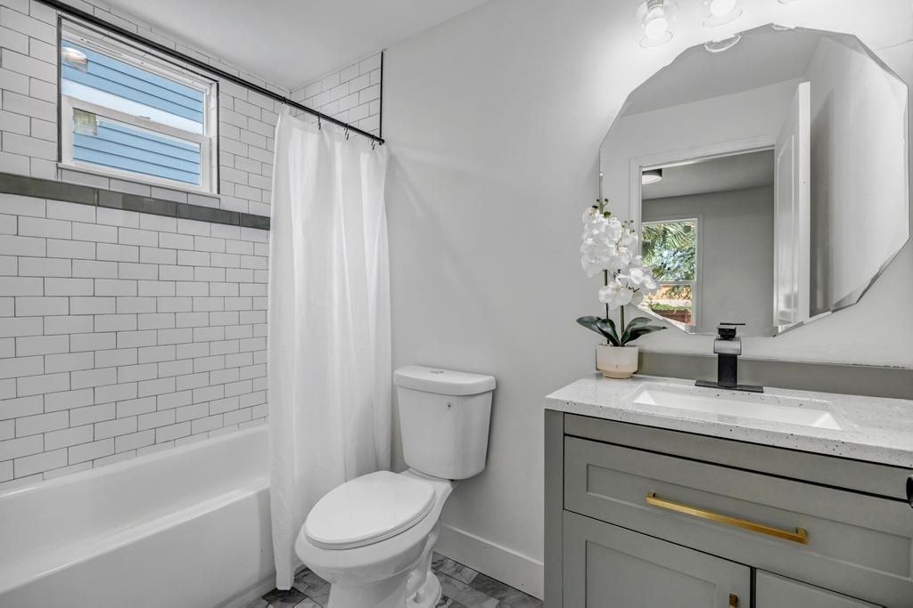 1827 N Market St - Photo 5 of 7