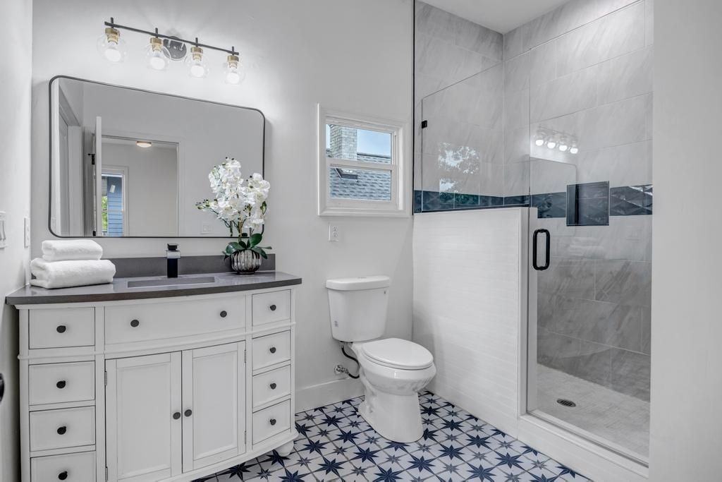 1827 N Market St - Photo 6 of 7