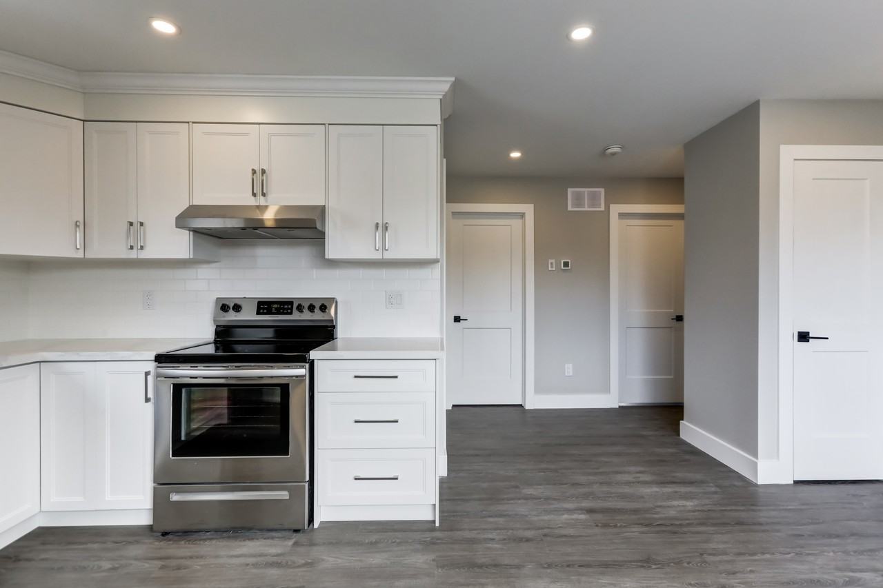 LILLIAN - Photo 3 of 25