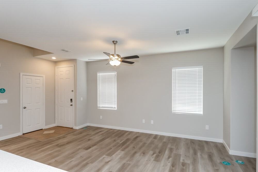 7543 Holiday Hills St - Photo 5 of 17