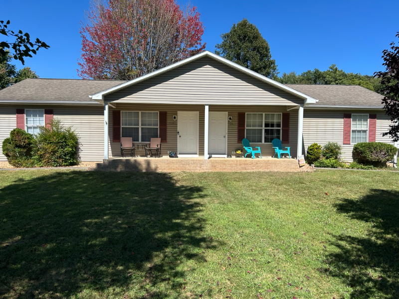 202 9th St #A - Photo 2 of 10