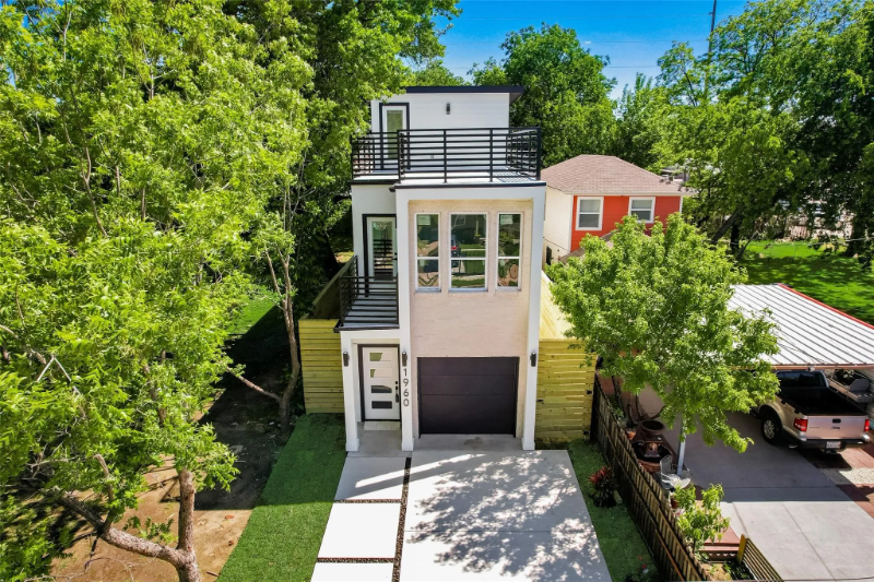 1960 Toronto St - Photo 2 of 33