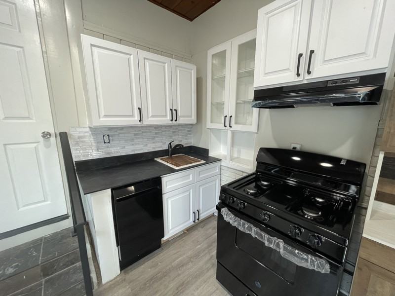 13712 Saranac Dr - Photo 3 of 32