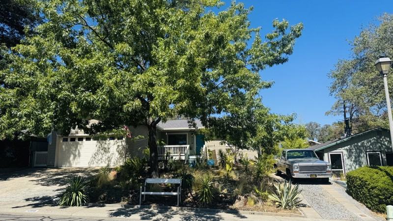 12915 Mott Ct - Photo 2 of 20