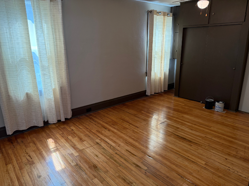 906 Dodge St - Photo 3 of 16