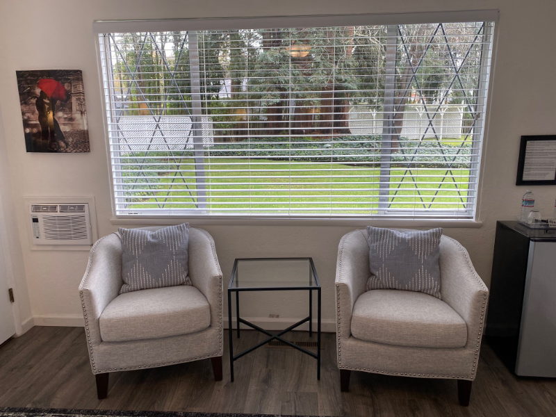 1042 Easum Dr - Photo 3 of 16