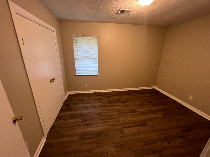 509 E Alston Ave - Photo 3 of 10