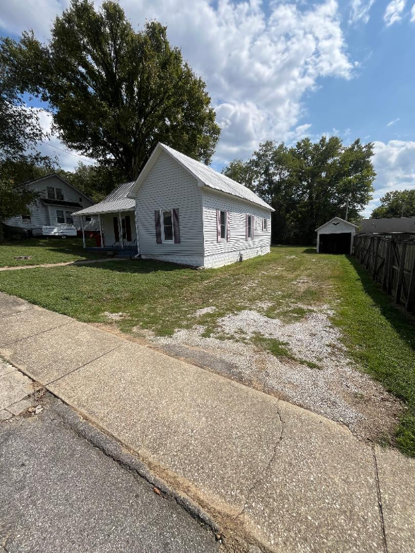 214 College Ave E - Photo 2 of 14