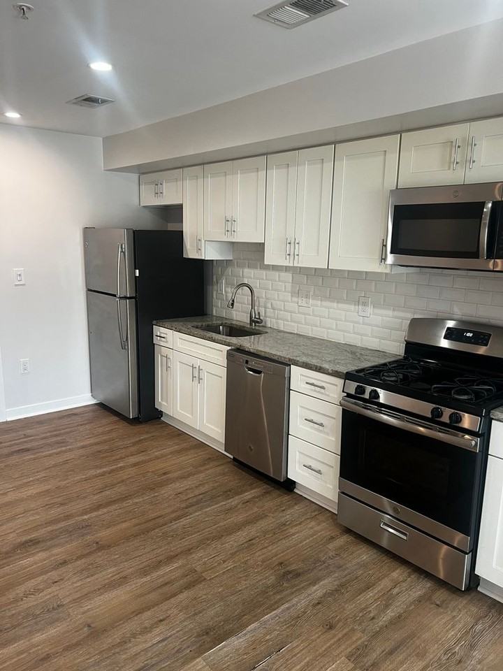 1516 Marion Barry Ave SE - Photo 4 of 30