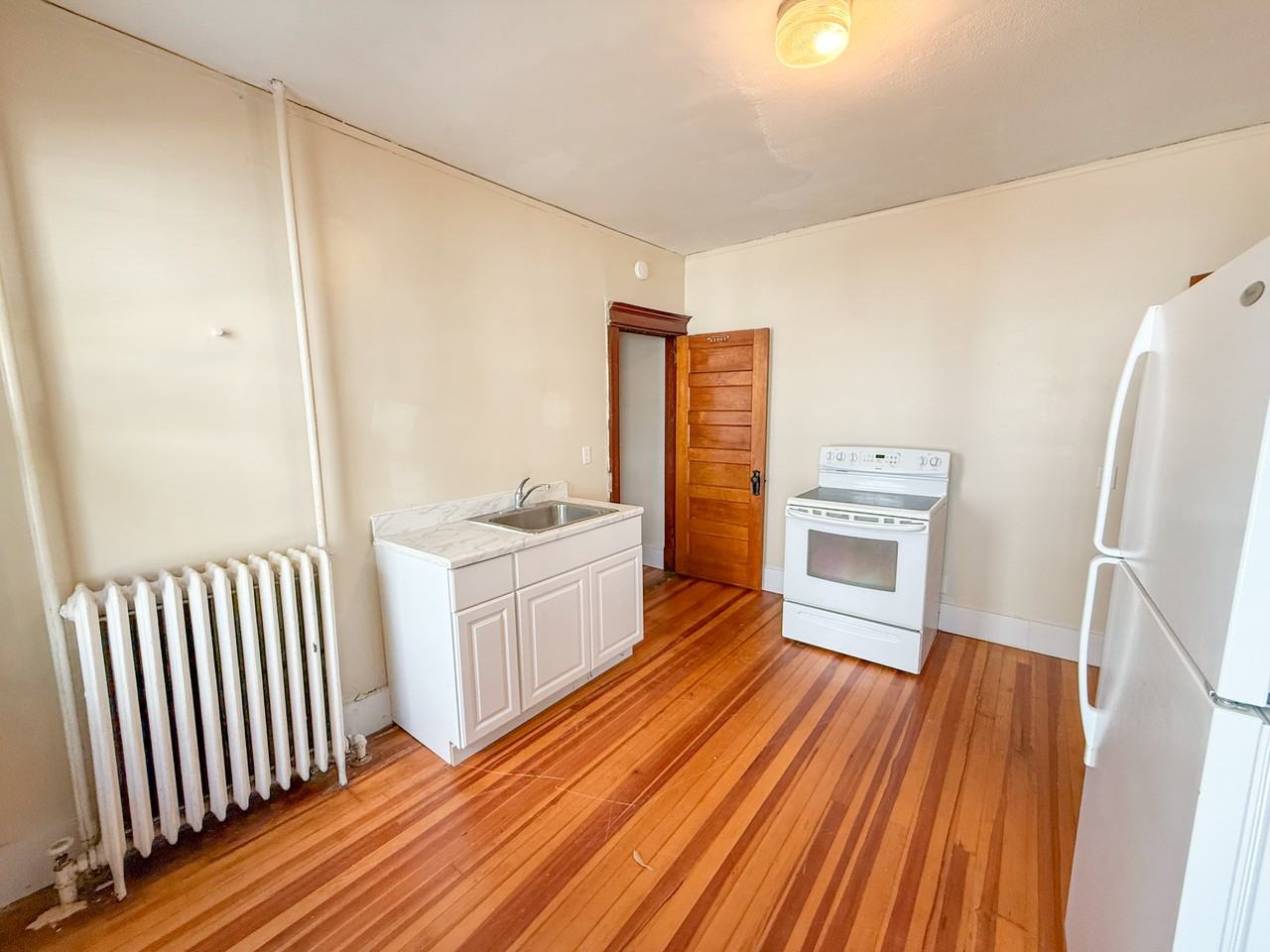 18 Newton St #A - Photo 3 of 4