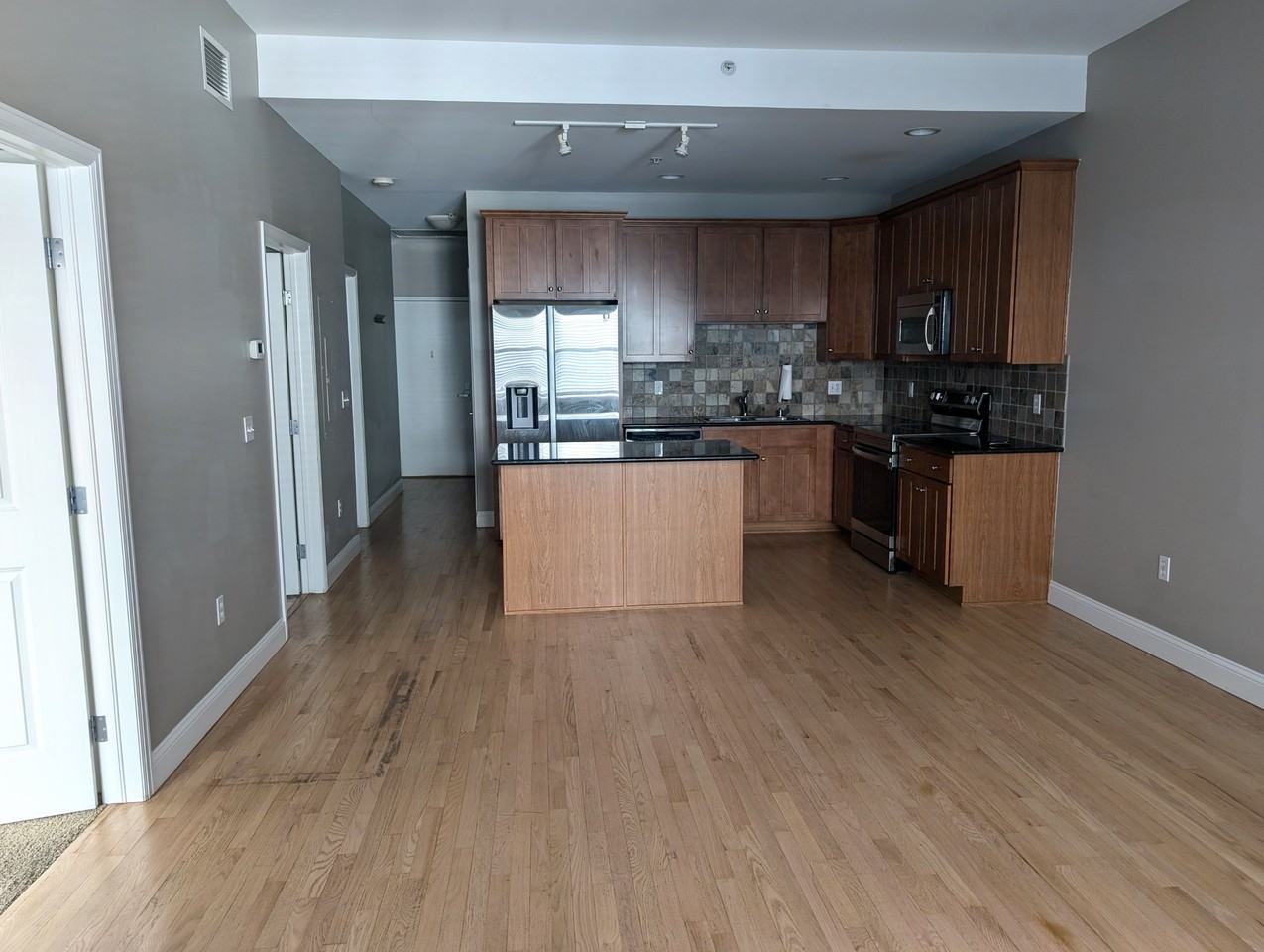 1950 N Logan St #914 - Photo 2 of 12