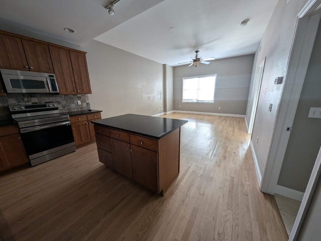 1950 N Logan St #914 - Photo 3 of 12