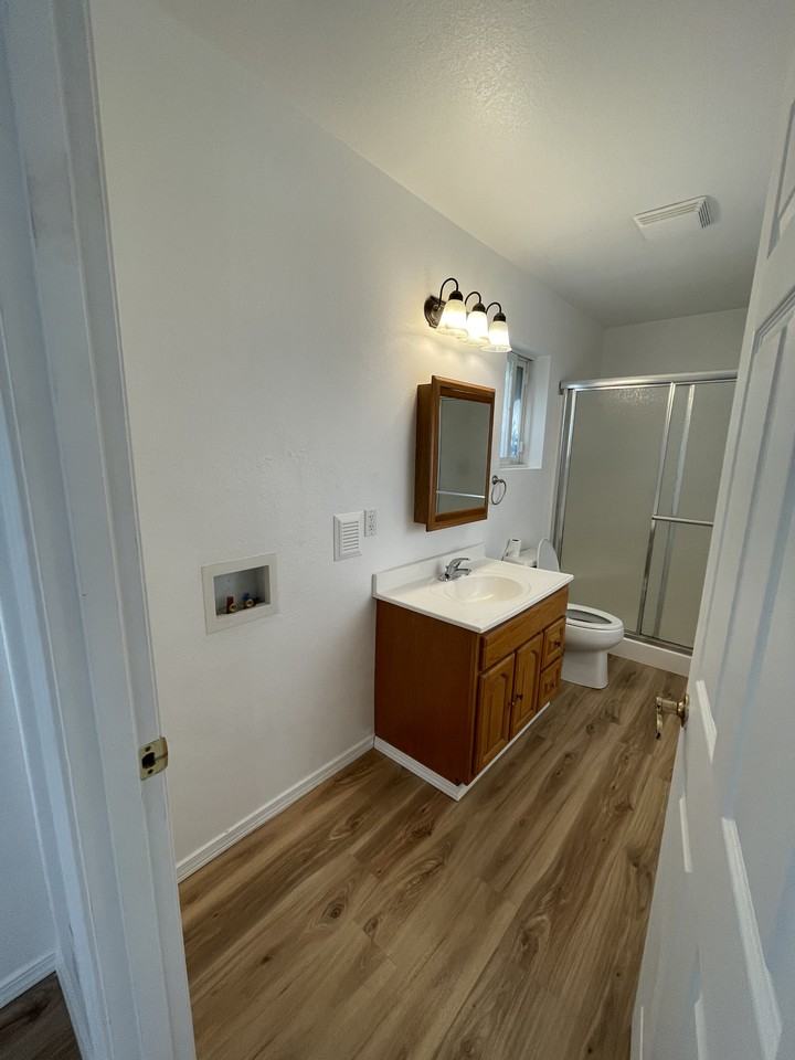 1046 Mayfair Ln #B - Photo 5 of 7
