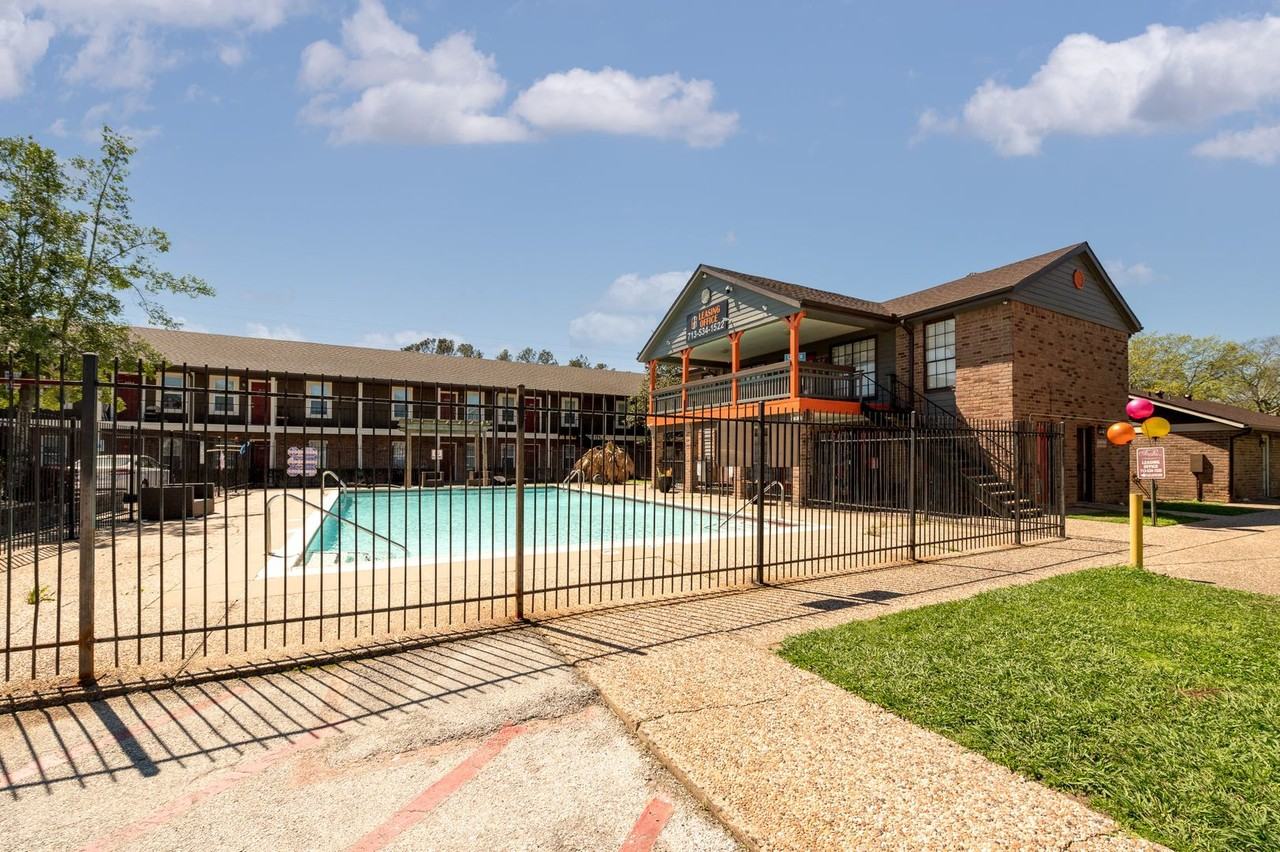 Gia @ Spring Branch - Photo 6 of 50