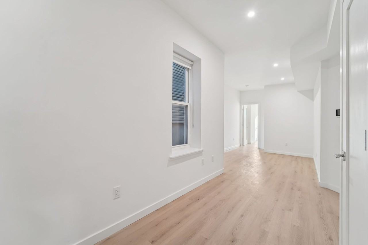 117 Bostwick Ave - Photo 3 of 21