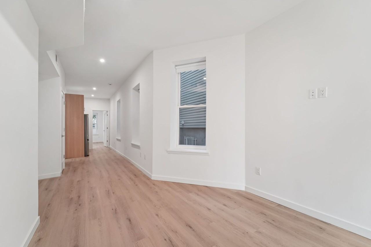 117 Bostwick Ave - Photo 5 of 21