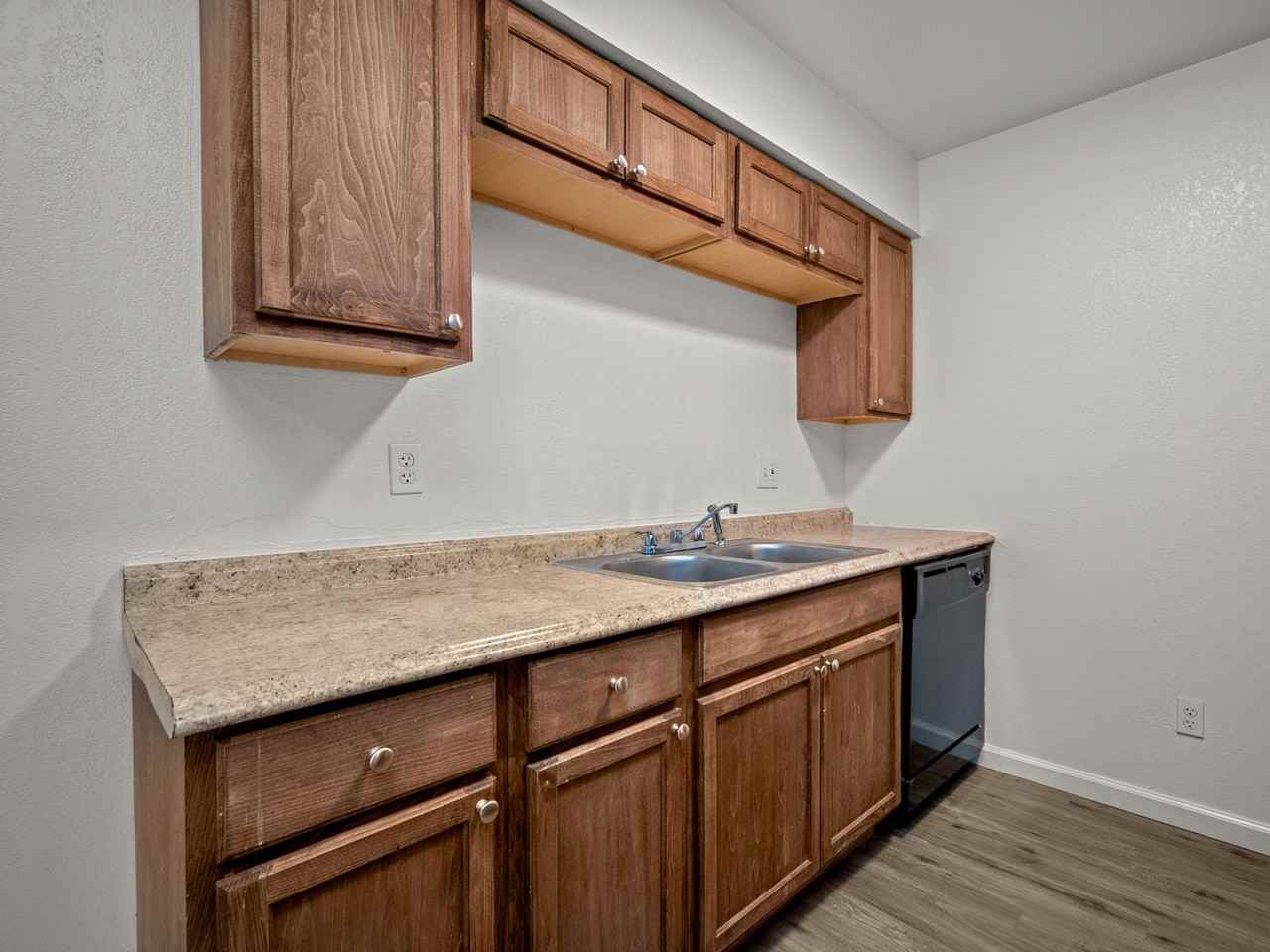 1535 Poplar Dr #21 - Photo 3 of 14