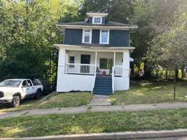 featured image of 1020 5th Ave