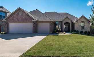 featured image of 3403 Sw Crosswinds Blvd