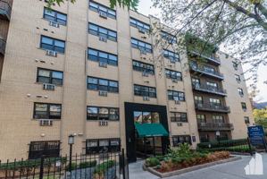 featured image of 445 West Barry Avenue #211