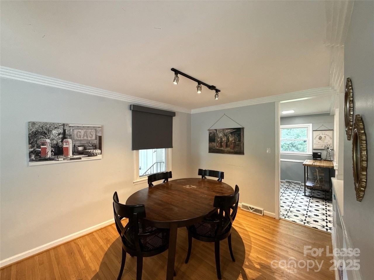 1600 Paddock Circle - Photo 5 of 34